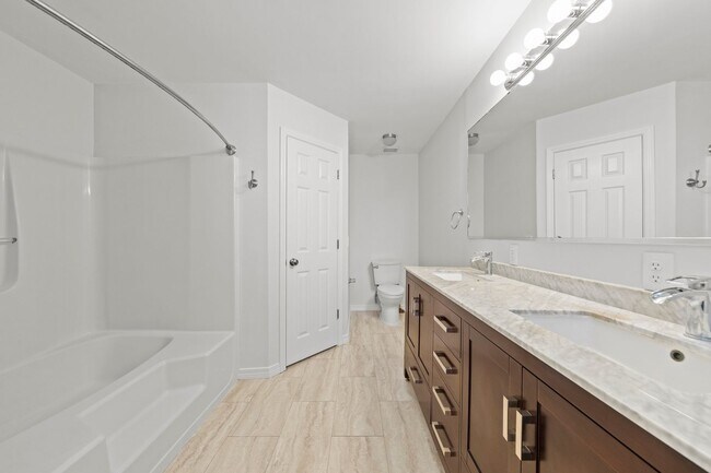 Building Photo - Updated Home in Raintree Estates!