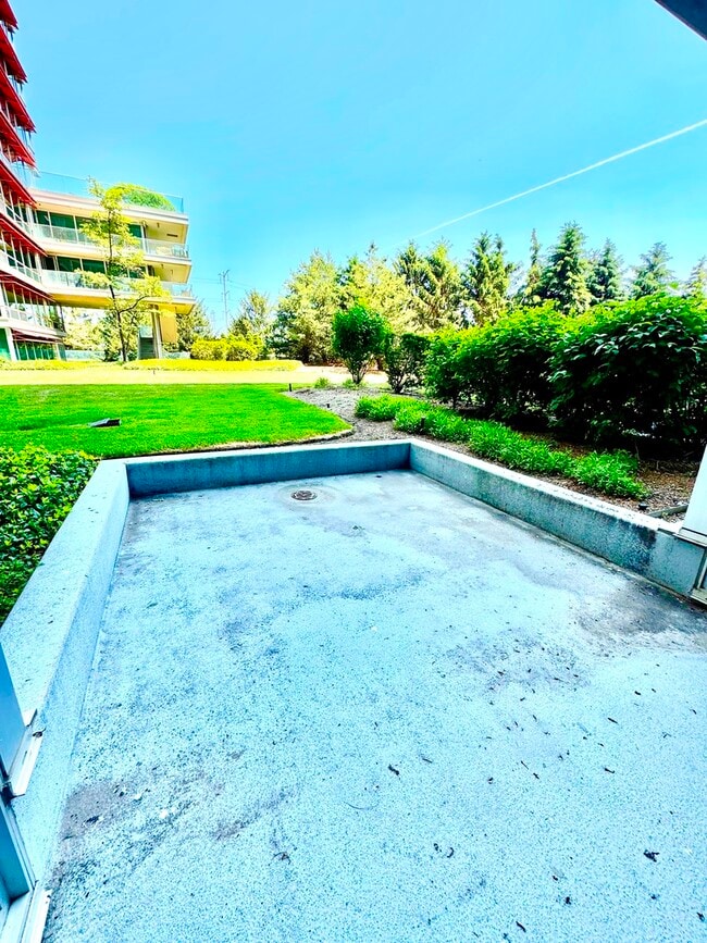 Building Photo - 9655 Woods Dr