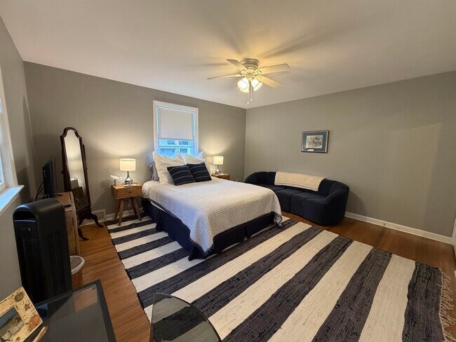 Building Photo - 33 N Gladstone Ave