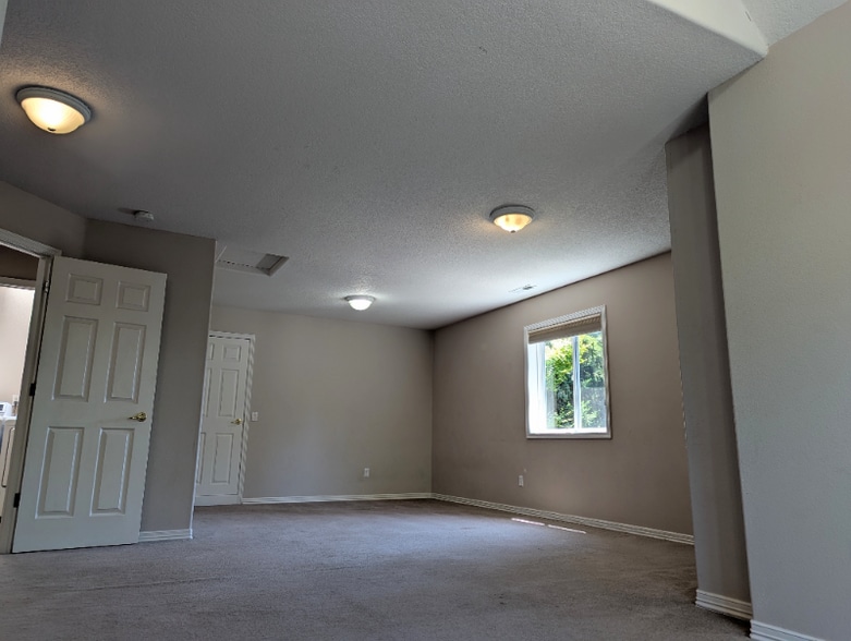 Building Photo - 12150 SW Sheldrake Way