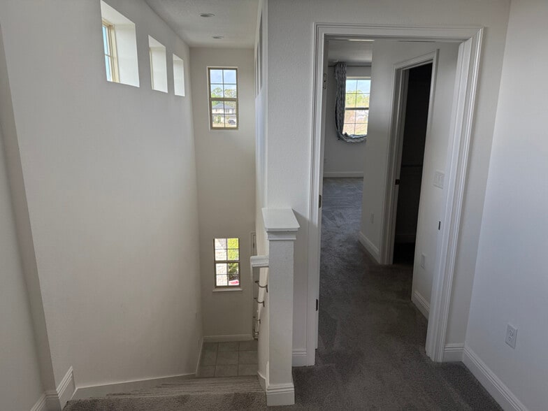 Building Photo - 7537 Wing Span Wy