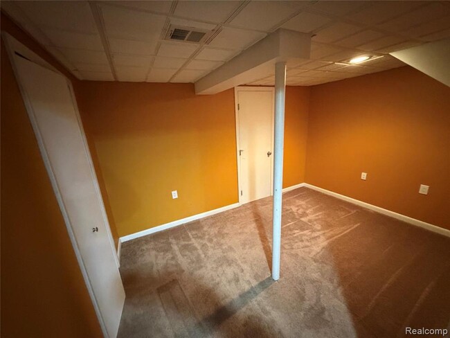 Building Photo - 39588 Squire Rd