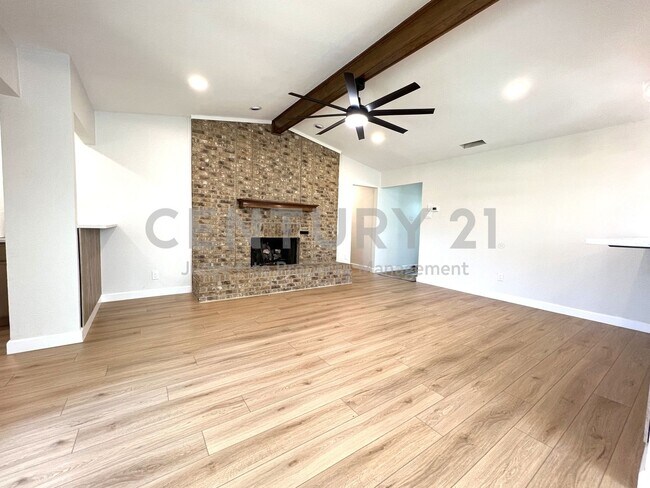 Building Photo - Magnificent 3/2/2 in Lewisville For Rent!