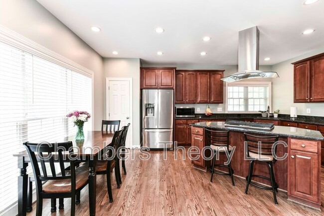 Building Photo - 25798 S Village Dr