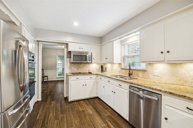 Building Photo - 10714 Piping Rock Ln