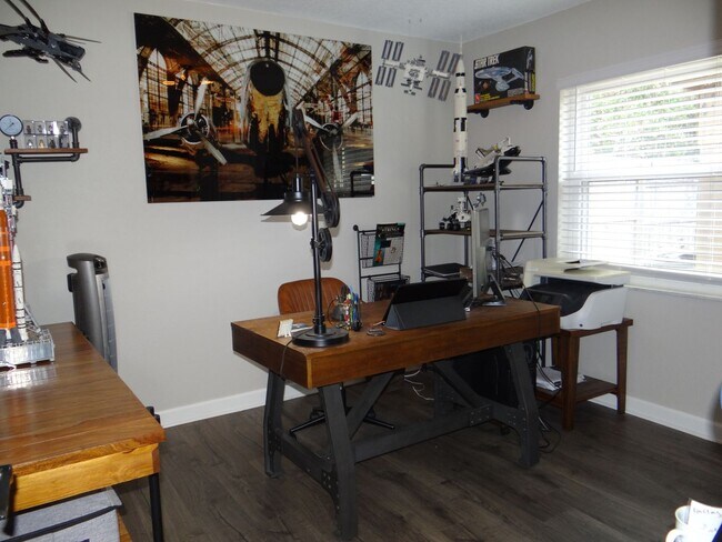 Building Photo - Charming 3-Bed, 2-Bath Pool Home in Desirable Winter Springs