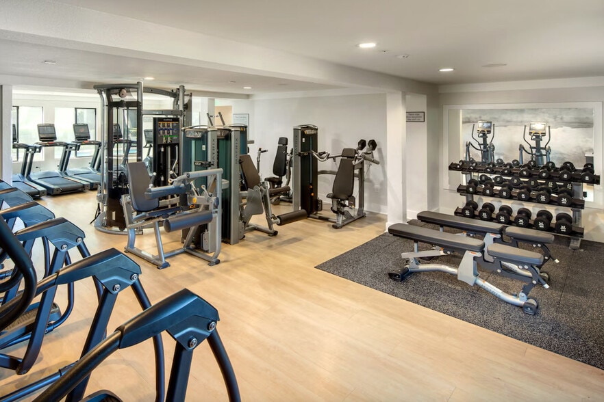 Building Photo - 555 Paularino Ave