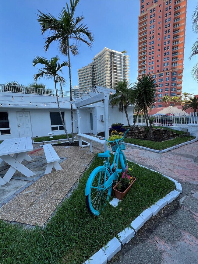 Building Photo - 2115 N Ocean Blvd