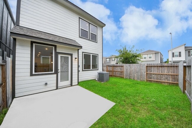 Building Photo - 3830 Glossy Lk Dr