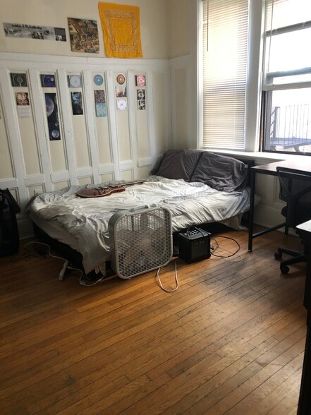 Building Photo - 448 Park Dr