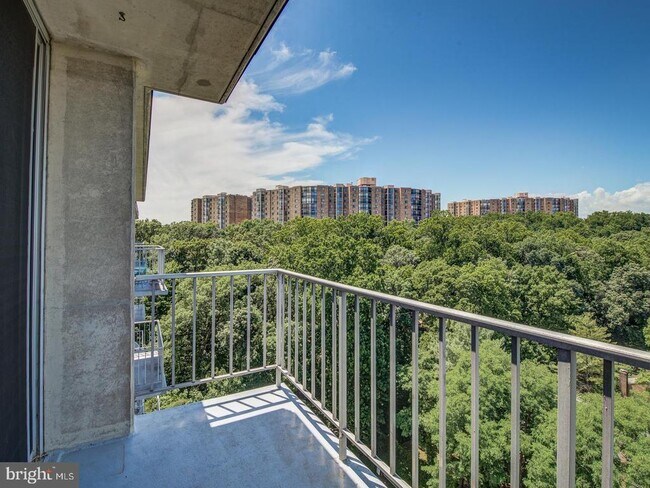 Building Photo - 2059 Huntington Ave