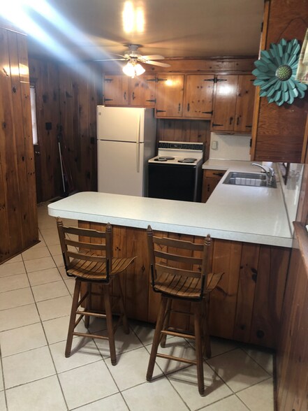 Building Photo - 100 Lowry Ln