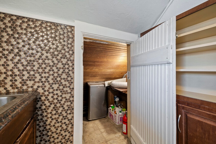 Building Photo - 2615 E 12th Ave