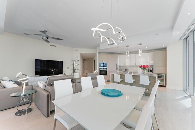 Building Photo - 3100 N Ocean Dr