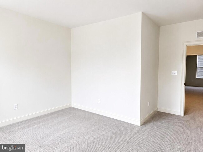 Building Photo - 3332 Burton Dr
