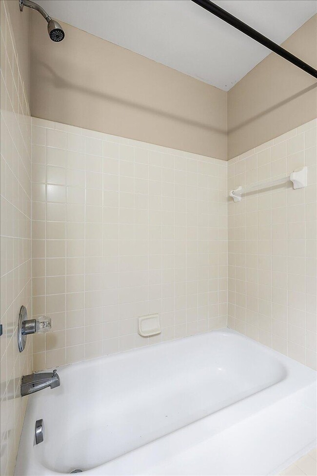 Building Photo - 15915 Morningside