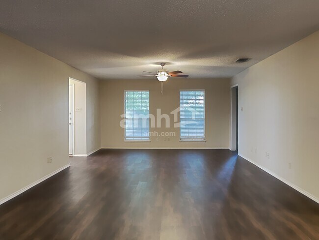 Building Photo - 874 Garden Cir