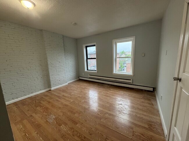 Building Photo - 133 Hungerford St