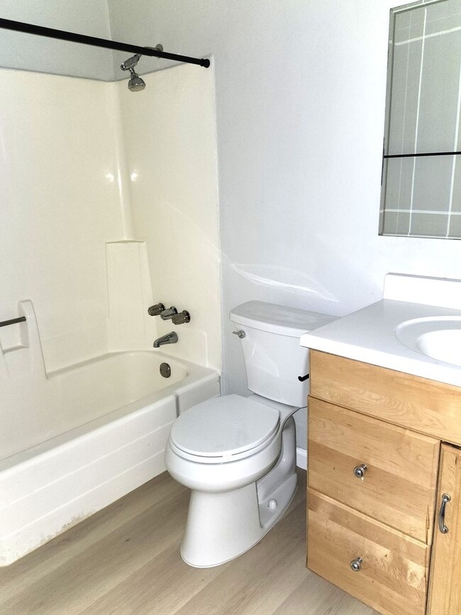 Building Photo - 3/2- Newly Renovated & Energy Efficient in...