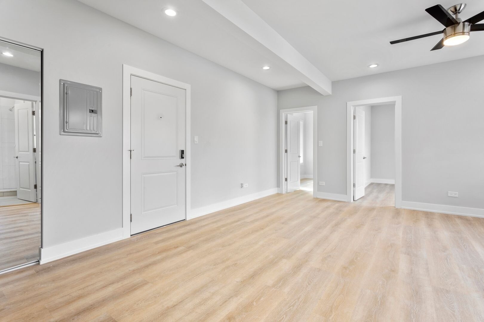 Building Photo - 7510 N Eastlake Ter
