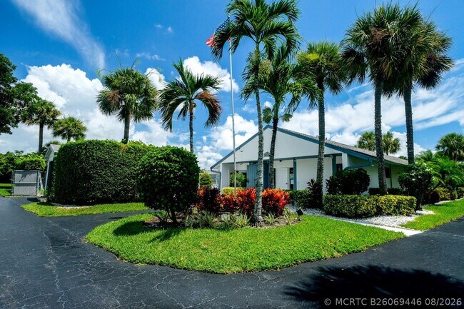Building Photo - 1004 Green Pine Blvd