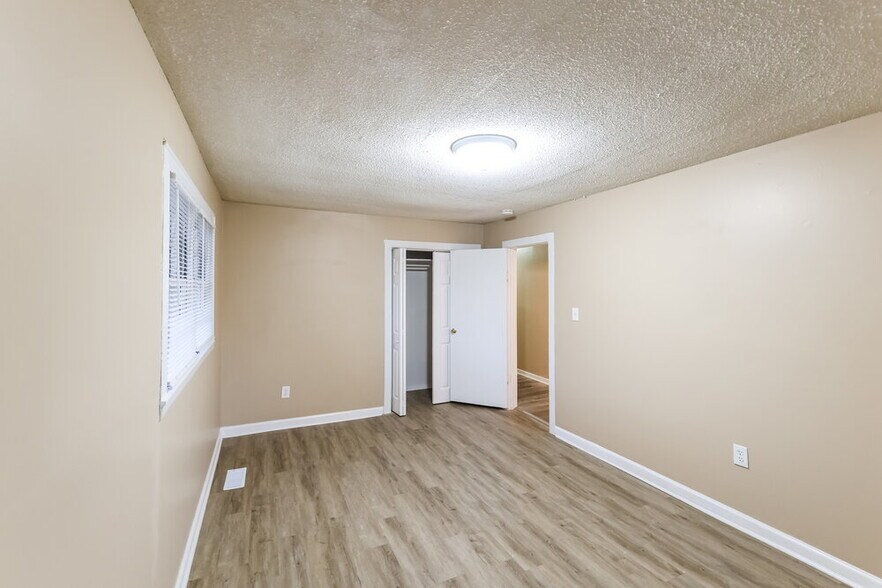 Building Photo - 4188 Powell Ave