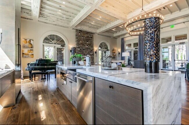 Building Photo - Apply now gets 15-Days rent for FREE!  3-Bed Home plus a Office room with Granite Touches & Spaci...