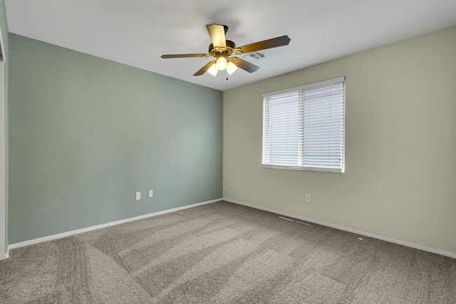 Building Photo - 3 bed/2.5 bath perfect corner home