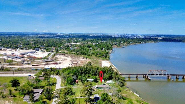 Building Photo - 17109 River Rd