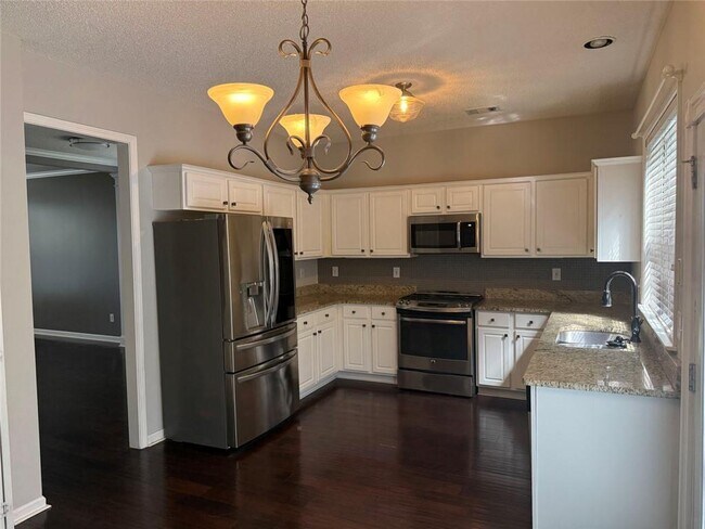 Building Photo - 2568 Alvecot Cir SE