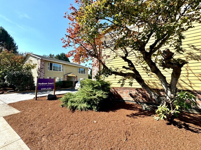 Building Photo - **$750 DEPOSIT + FREE FIRST MONTH'S RENT** Spacious Main Floor Unit~ Great Natural Light~ Updated...