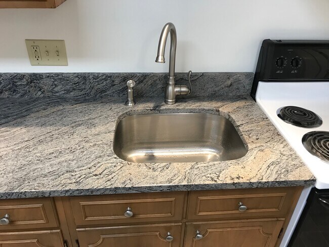 Kitchen - 616 Linden St