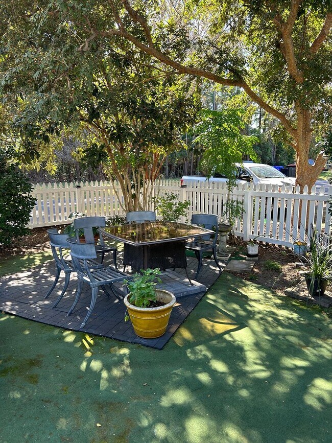 Building Photo - Fully Furnished: Stunning 3 - Bedroom 2.5 - Bath Townhome - Mt. Pleasant, SC