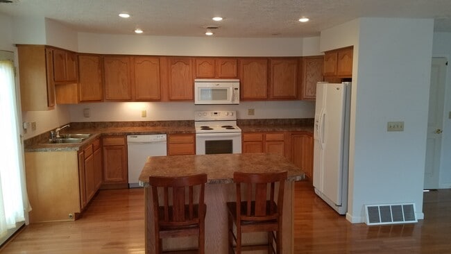 Building Photo - 6 Lincoln Heights