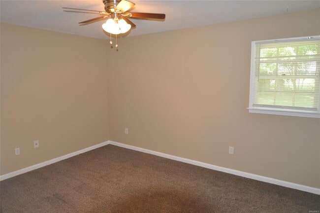Building Photo - 2737 S Wallace Dr