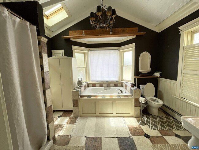 Building Photo - 954 Old Lynchburg Rd