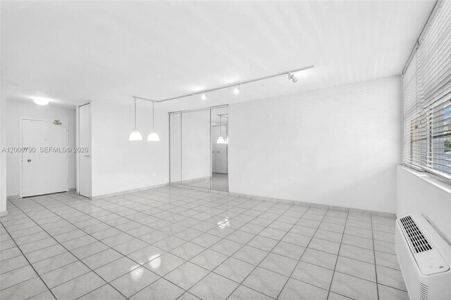 Building Photo - 5313 Collins Ave