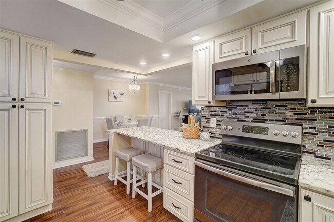 Building Photo - 5108 Brittany Dr S