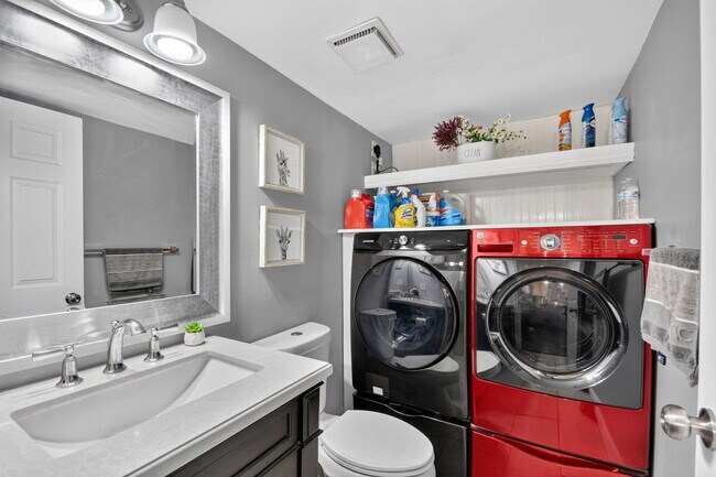 Building Photo - 812 NW 30th Ave
