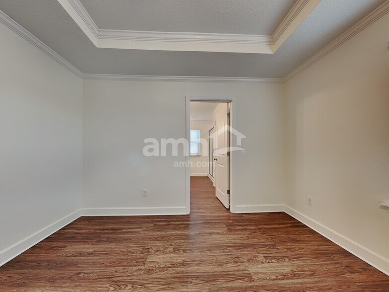 Building Photo - 5945 Hampton Creek Rd