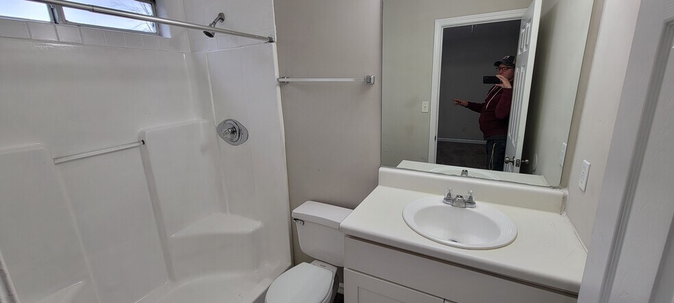 Building Photo - 118 Crystal Brk