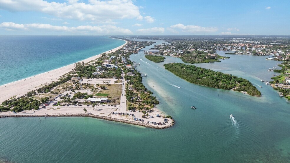 Building Photo - 1555 Tarpon Center Dr