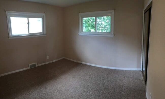 Building Photo - Charming ranch in wonderful neighborhood