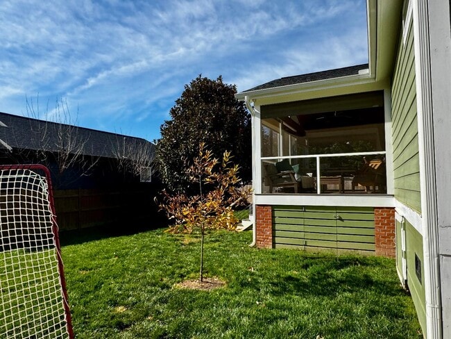 Building Photo - 23 Sullivan St