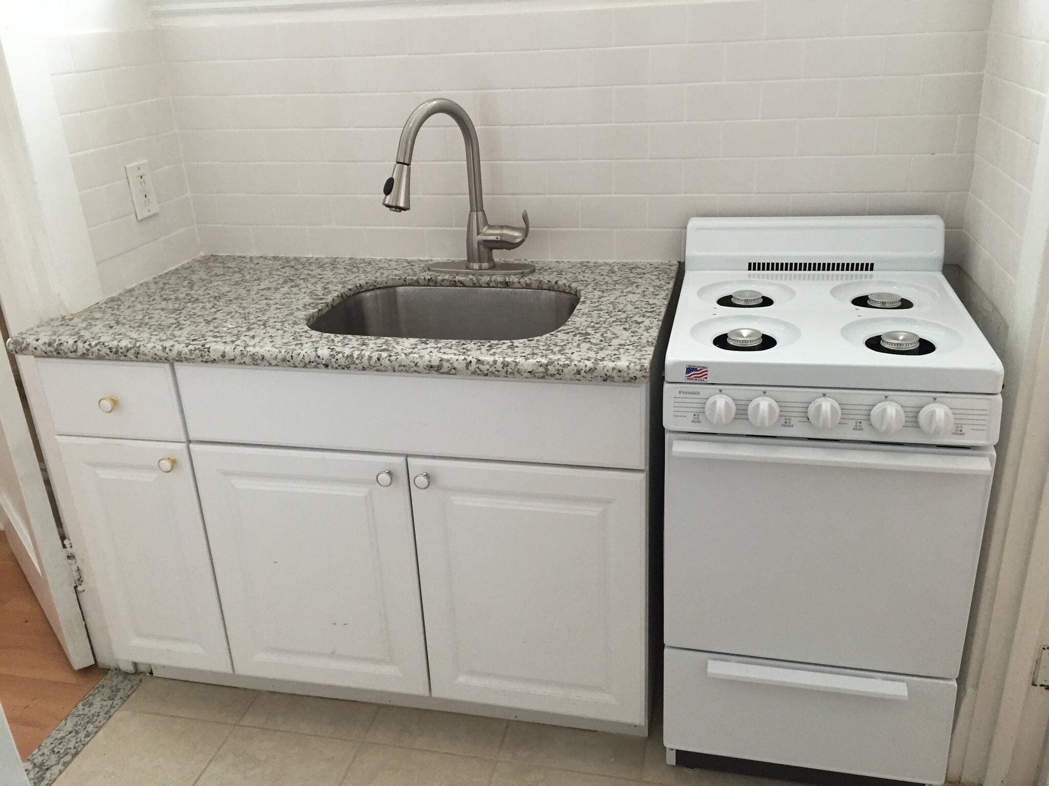 Building Photo - 746 Broughton St