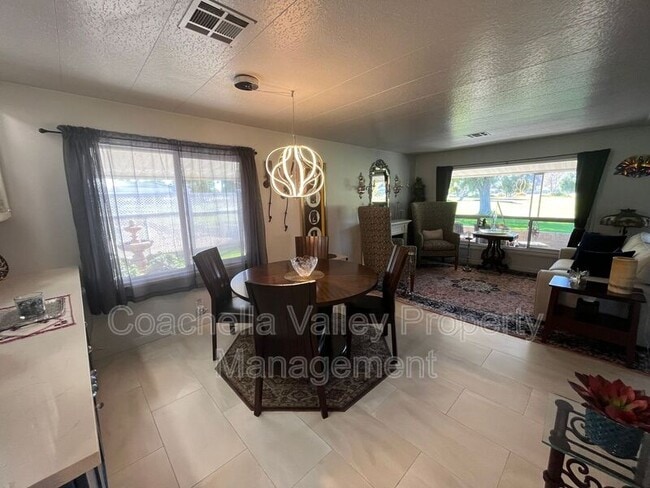 Building Photo - 421 S Paseo Laredo