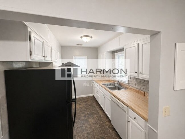 Building Photo - 6458 NW Parkview St