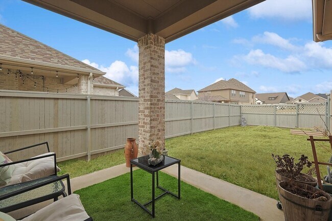 Building Photo - 2340 Gray Dr