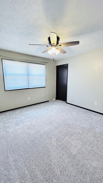 Building Photo - 2611 W 60th St