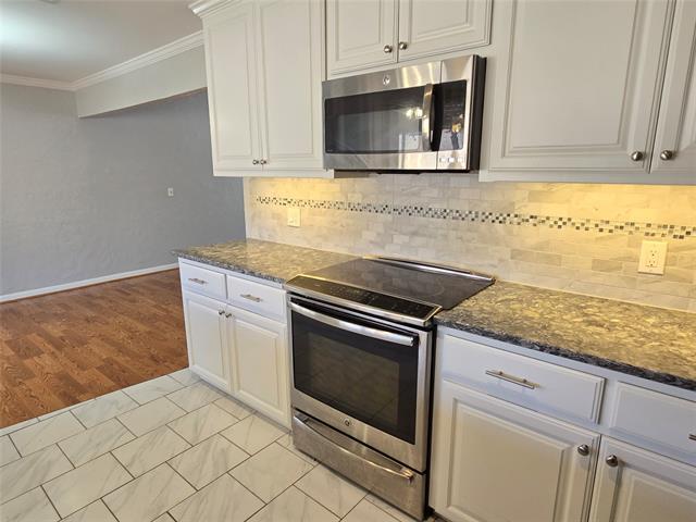 Building Photo - 2822 Oak Forest Dr